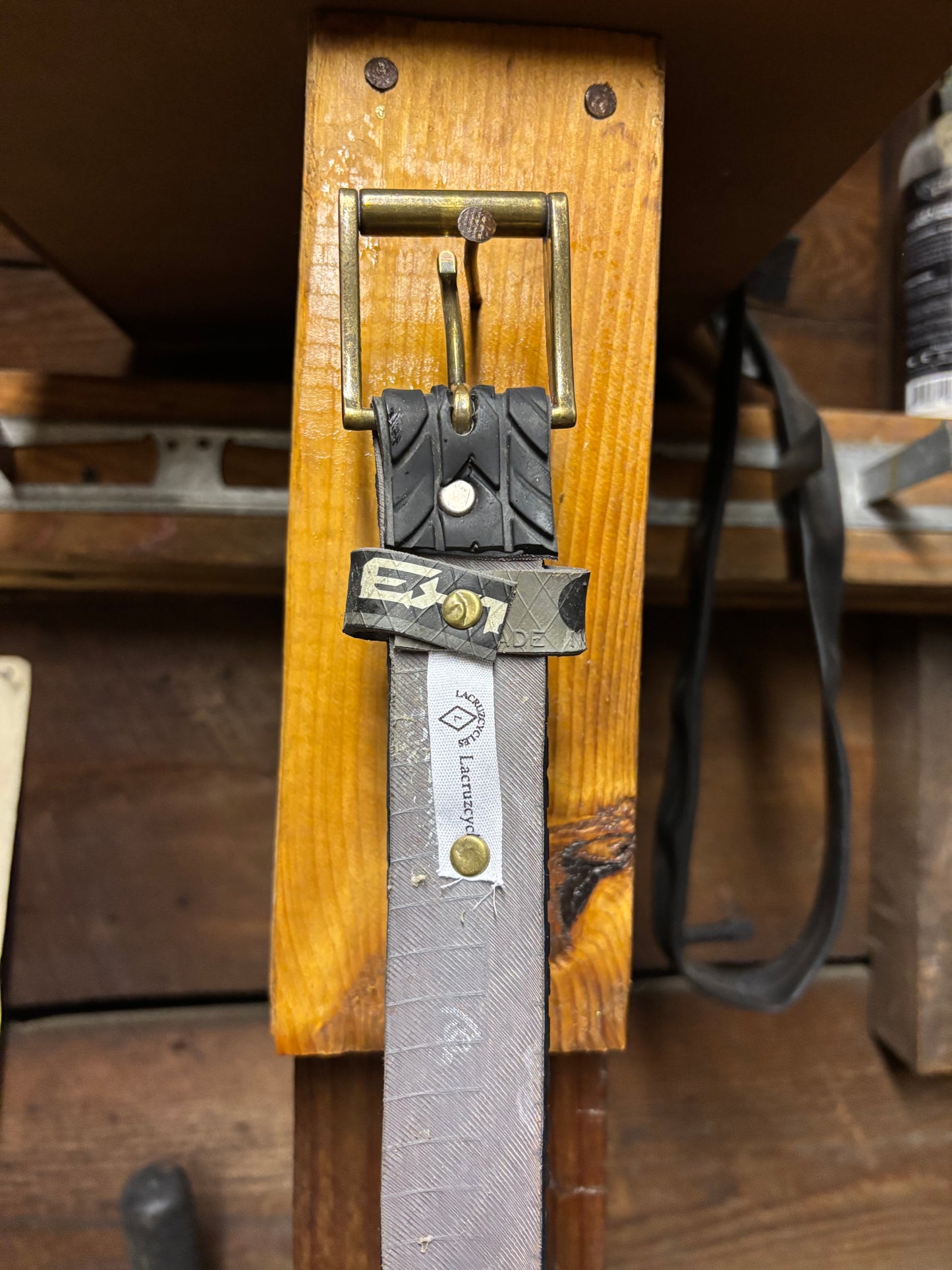 Surly bronze buckle (39)